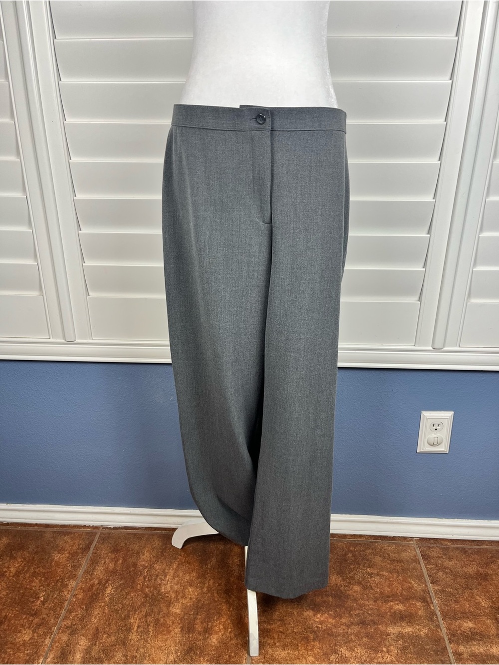 Briggs New York Petite Straight leg Pants in Heather Gray Size 12 Petite